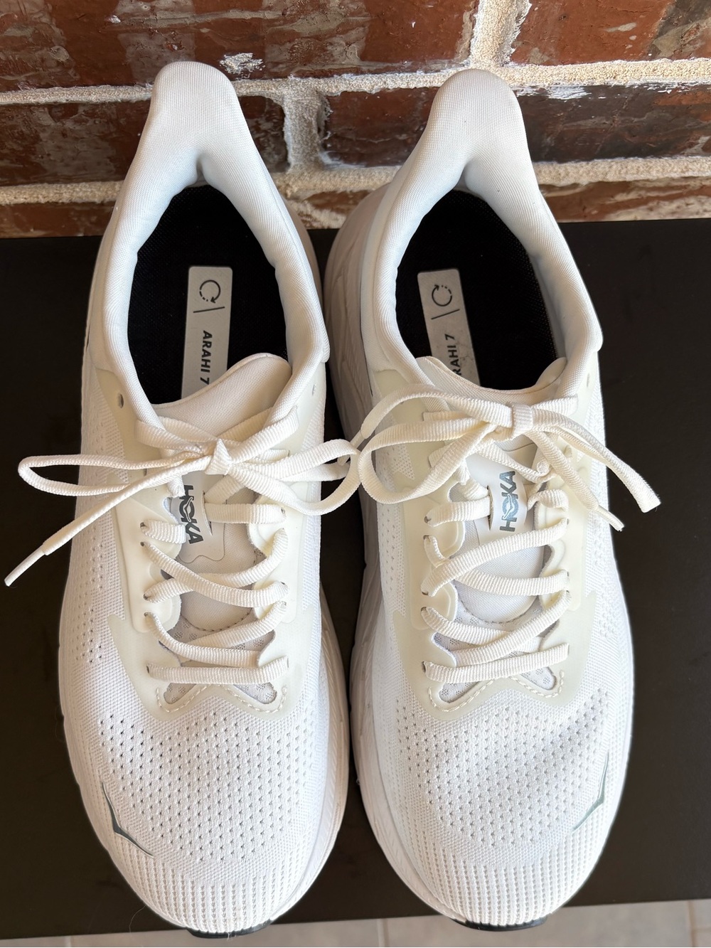 Hoka Arahi 7 Running Shoes White Sneakers Size 9 2E (Wide) - Picture 2 of 14